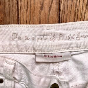 White Levi’s hi rise skinny